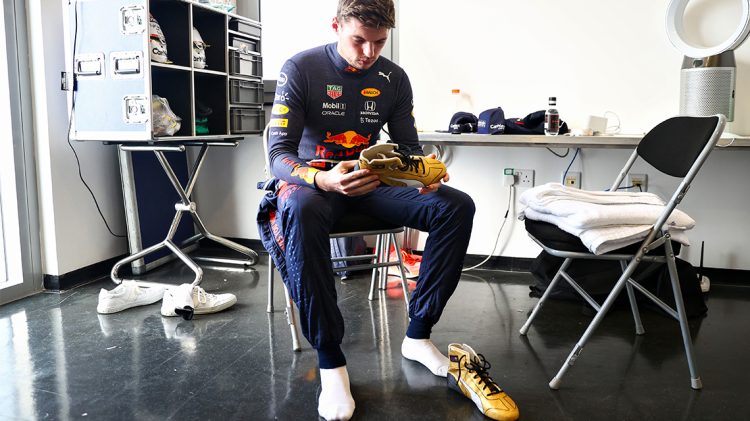 Idear Separar Rápido PUMA pays homage to Max Verstappen's first Formula One Drivers´  Championship Title with a golden race boot - PUMA CATch up